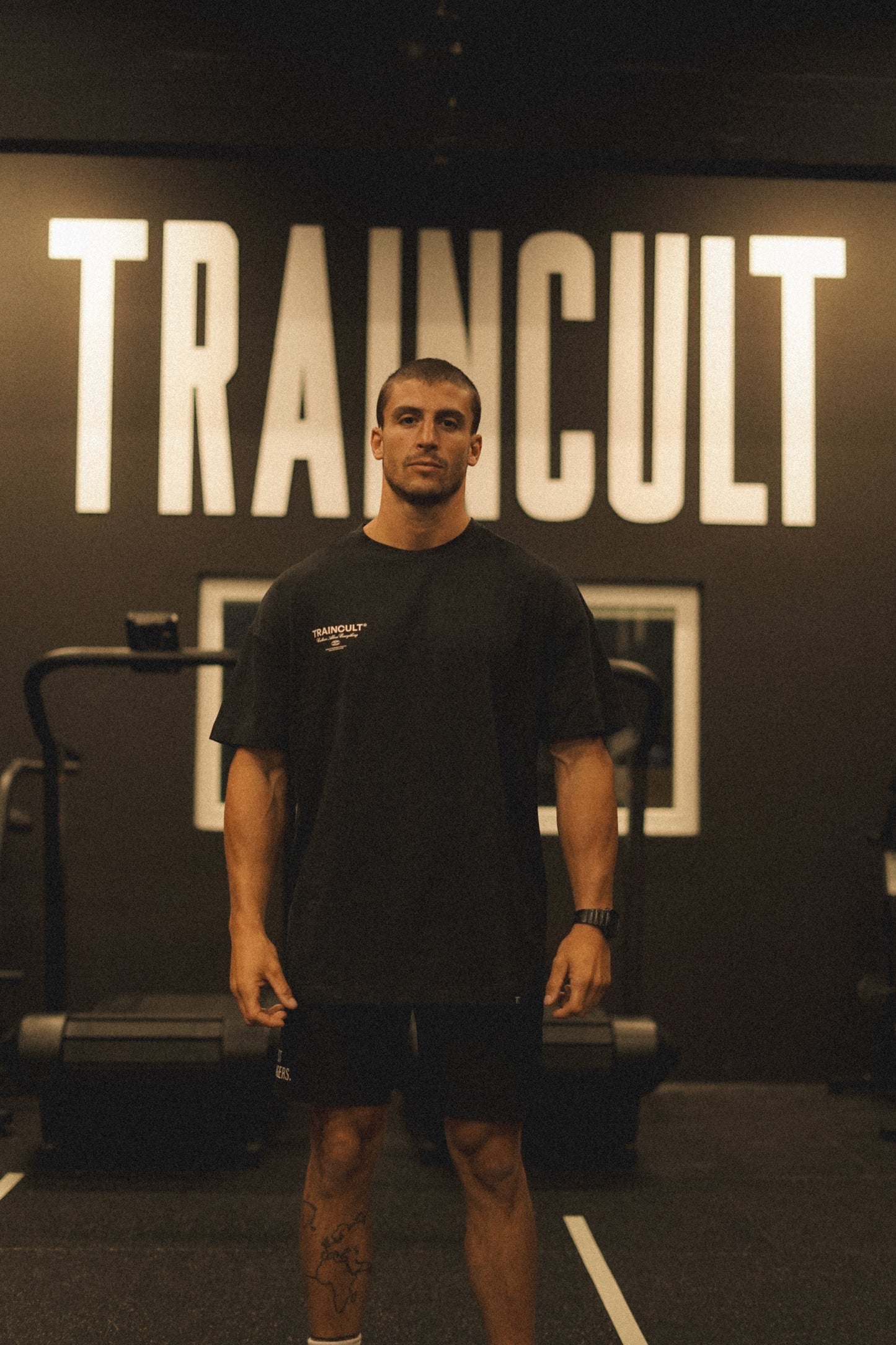 CULTURE ABOVE OVERSIZE - BLACK